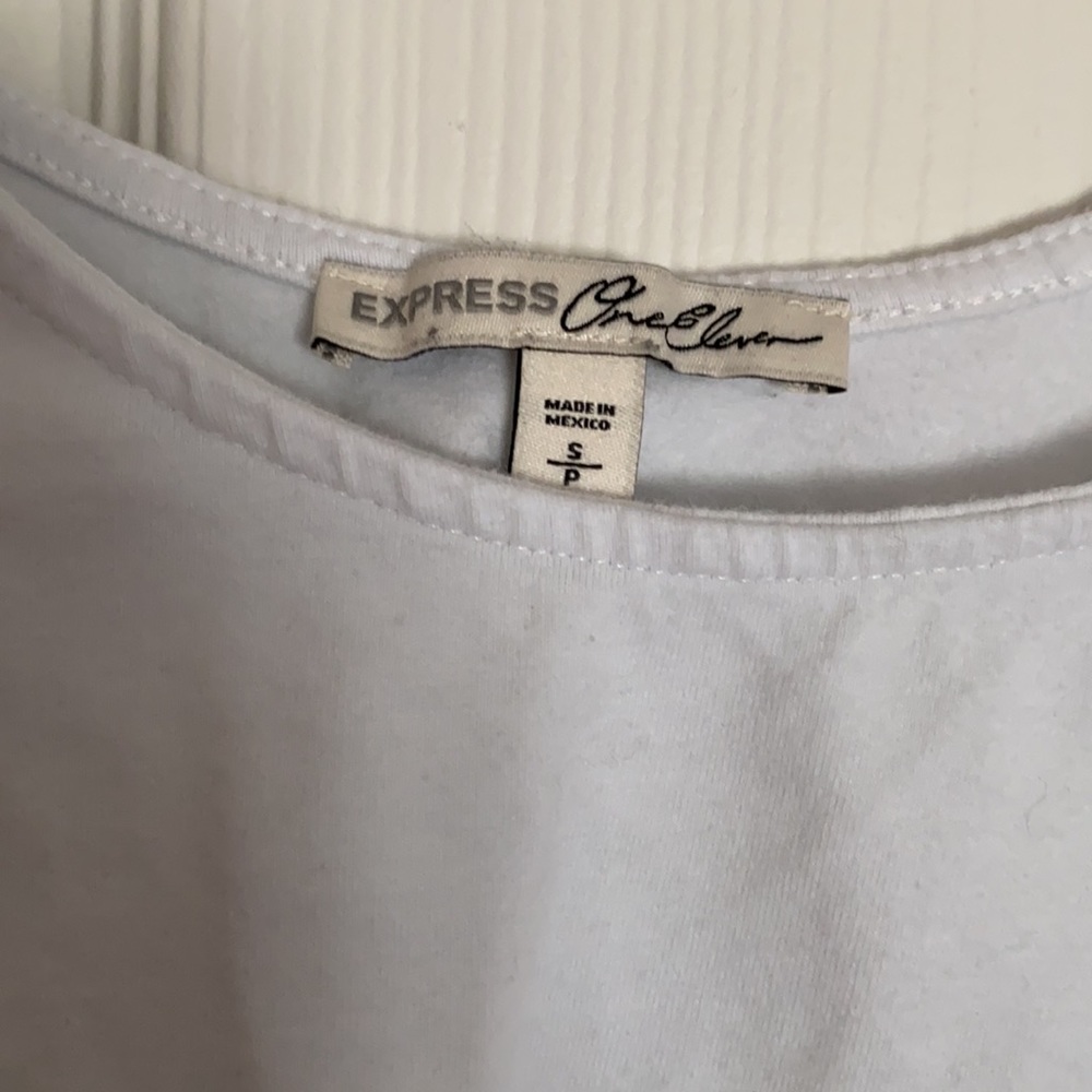 Express Crop Top - Picture 2 of 4